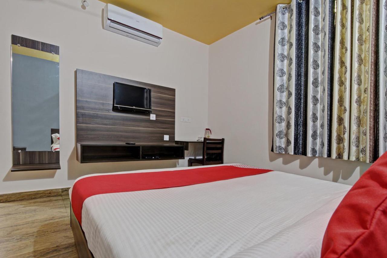 Oyo 48704 Rashi Farms Hotel Хубли Екстериор снимка