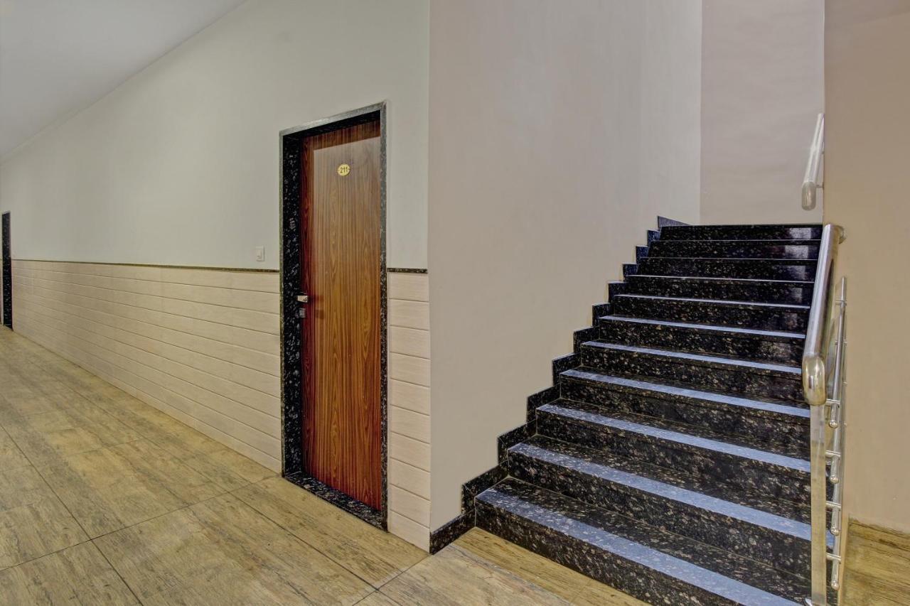 Oyo 48704 Rashi Farms Hotel Хубли Екстериор снимка