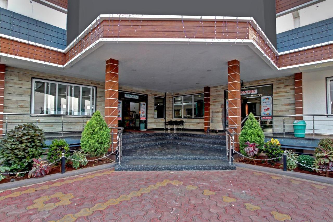 Oyo 48704 Rashi Farms Hotel Хубли Екстериор снимка